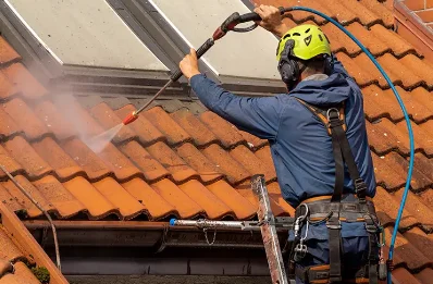Démoussage et hydrofuge de toiture à Corbel